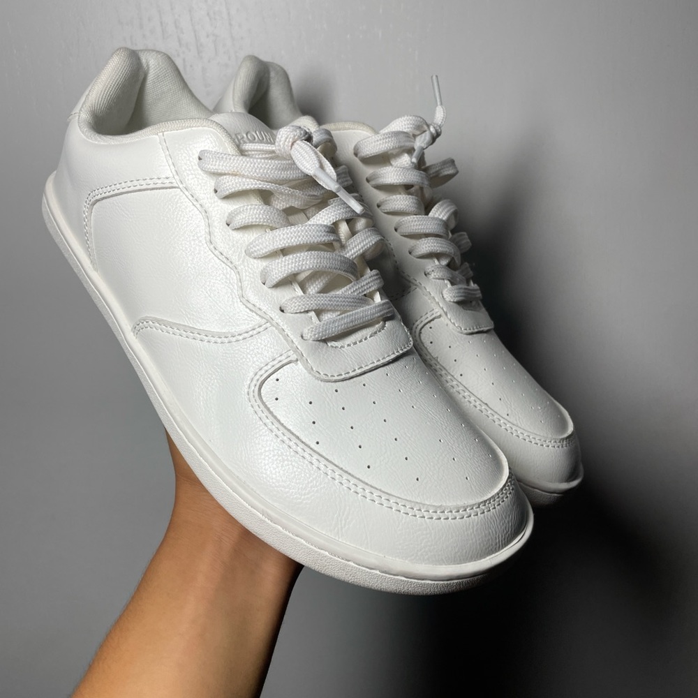 Courtside Canvas
All White - FeelGround
